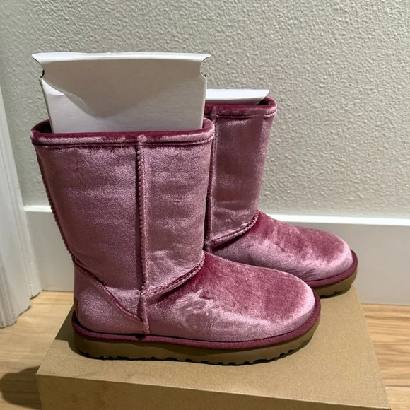 UGG | W Classic Short II Velvet | US 7 UK 5 EU 38 - Picture 4 of 4